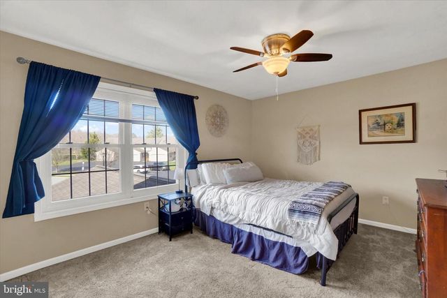 336 DEERFIELD DR, Mount Joy, PA 17552