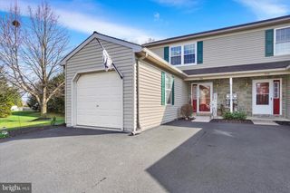 336 DEERFIELD DR, Mount Joy, PA 17552