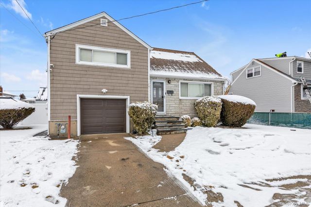 16 Layton Street, Freeport, NY 11520