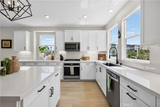 27105 Valley Oak, Valencia, CA 91381