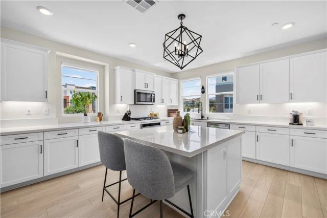 27105 Valley Oak, Valencia, CA 91381