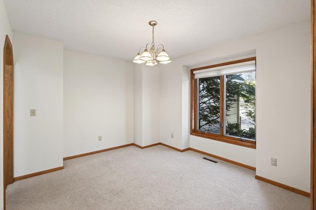 2970 Western Avenue N, Roseville, MN 55113