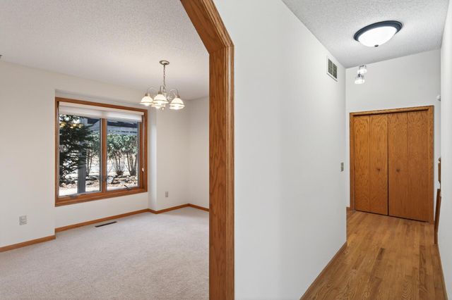 2970 Western Avenue N, Roseville, MN 55113