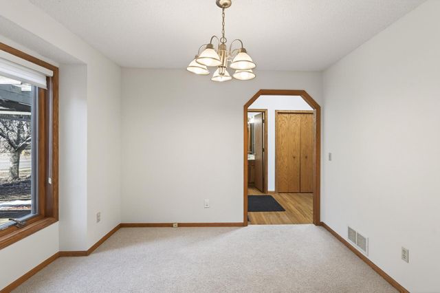 2970 Western Avenue N, Roseville, MN 55113