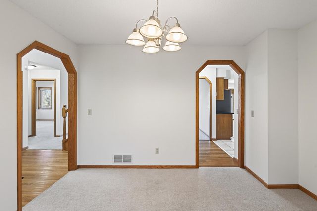 2970 Western Avenue N, Roseville, MN 55113