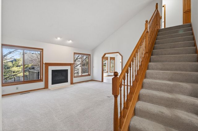 2970 Western Avenue N, Roseville, MN 55113