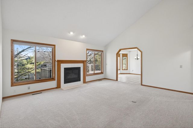 2970 Western Avenue N, Roseville, MN 55113