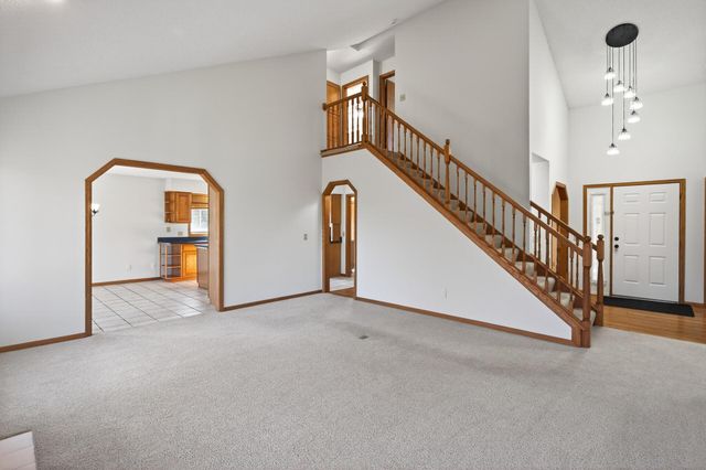 2970 Western Avenue N, Roseville, MN 55113