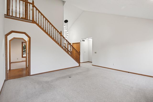 2970 Western Avenue N, Roseville, MN 55113