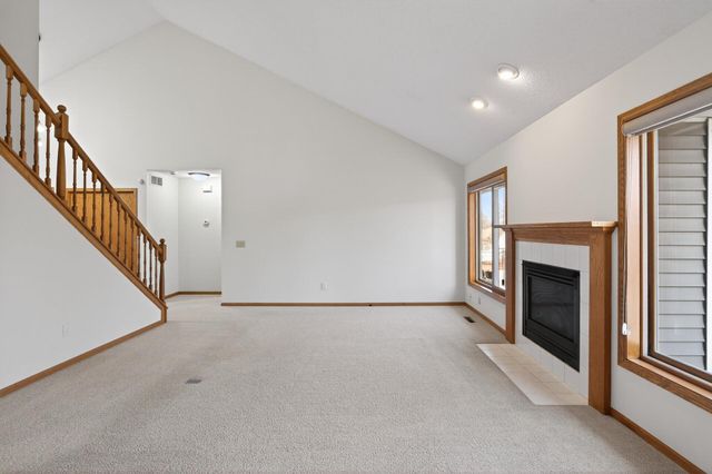 2970 Western Avenue N, Roseville, MN 55113