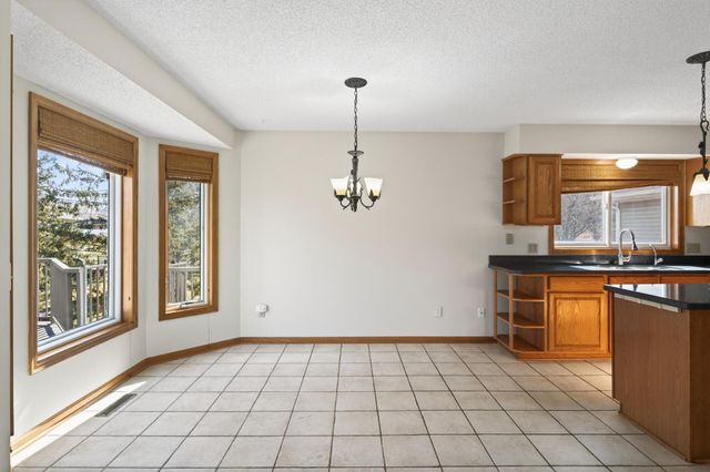 2970 Western Avenue N, Roseville, MN 55113