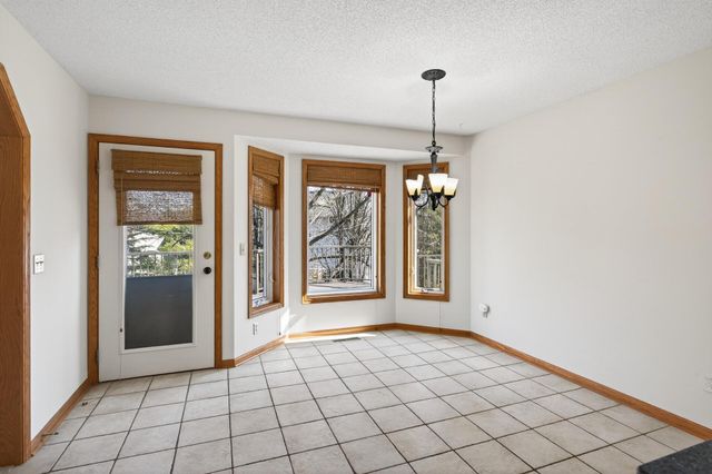 2970 Western Avenue N, Roseville, MN 55113