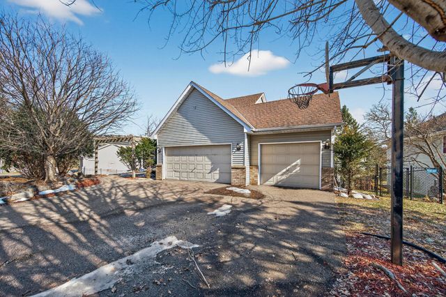 2970 Western Avenue N, Roseville, MN 55113