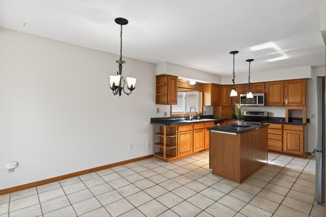 2970 Western Avenue N, Roseville, MN 55113