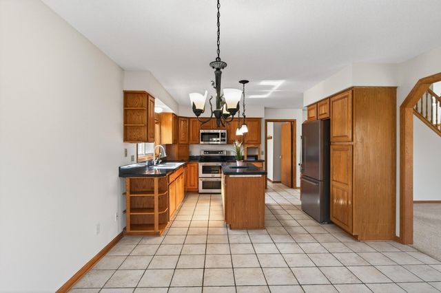 2970 Western Avenue N, Roseville, MN 55113