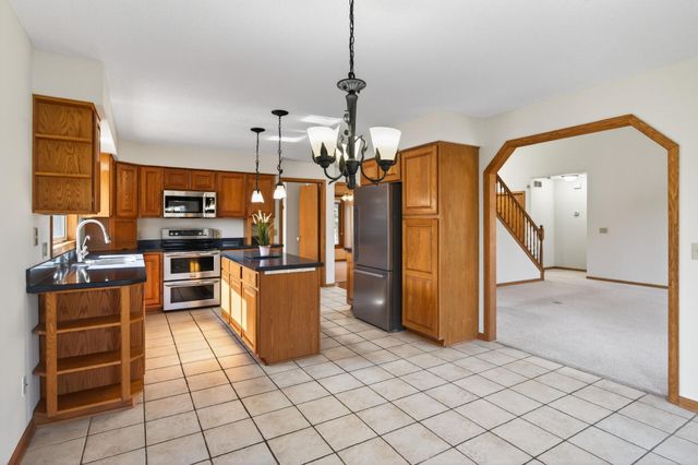 2970 Western Avenue N, Roseville, MN 55113