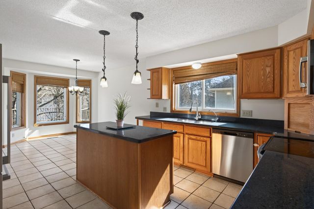 2970 Western Avenue N, Roseville, MN 55113