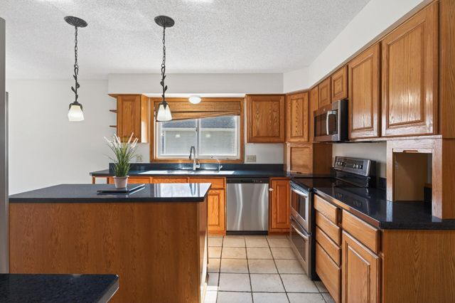 2970 Western Avenue N, Roseville, MN 55113