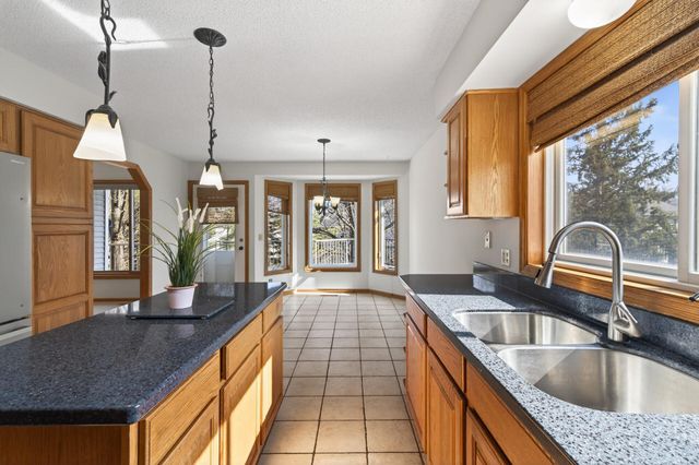 2970 Western Avenue N, Roseville, MN 55113