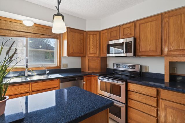 2970 Western Avenue N, Roseville, MN 55113