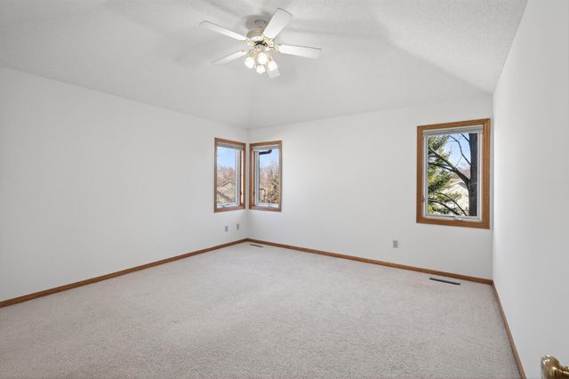 2970 Western Avenue N, Roseville, MN 55113