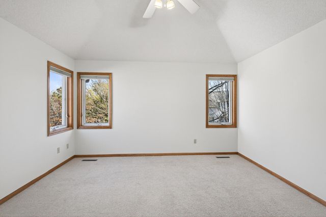 2970 Western Avenue N, Roseville, MN 55113