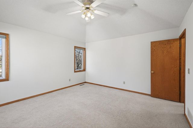 2970 Western Avenue N, Roseville, MN 55113