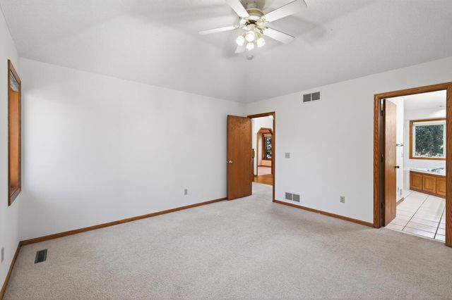 2970 Western Avenue N, Roseville, MN 55113