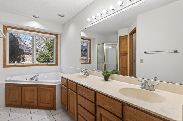 2970 Western Avenue N, Roseville, MN 55113