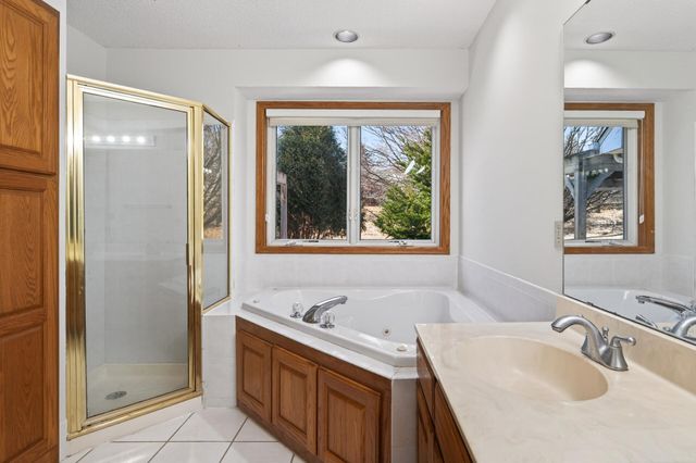 2970 Western Avenue N, Roseville, MN 55113