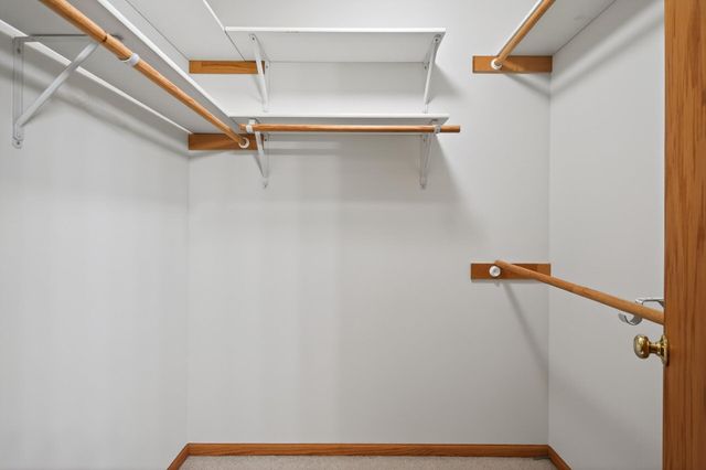 2970 Western Avenue N, Roseville, MN 55113