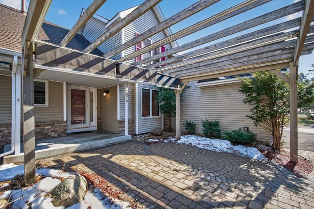 2970 Western Avenue N, Roseville, MN 55113