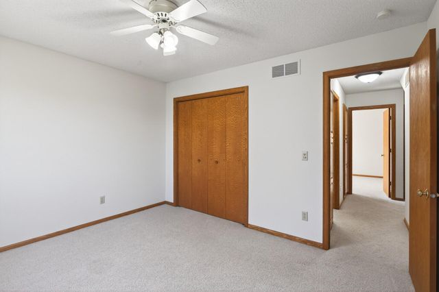 2970 Western Avenue N, Roseville, MN 55113