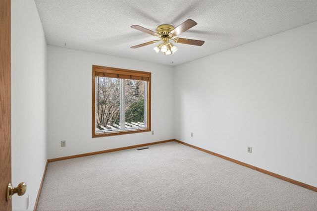 2970 Western Avenue N, Roseville, MN 55113