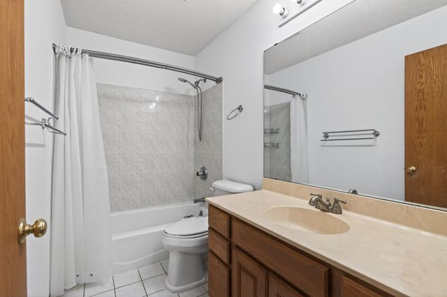 2970 Western Avenue N, Roseville, MN 55113