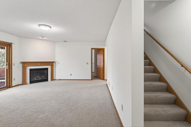 2970 Western Avenue N, Roseville, MN 55113