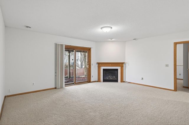 2970 Western Avenue N, Roseville, MN 55113