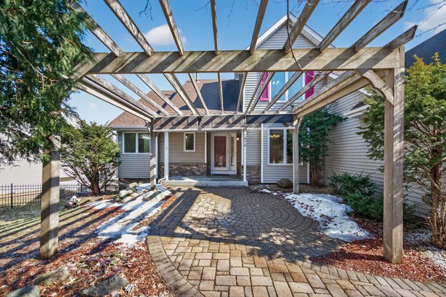 2970 Western Avenue N, Roseville, MN 55113