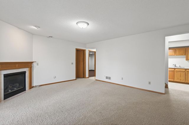 2970 Western Avenue N, Roseville, MN 55113