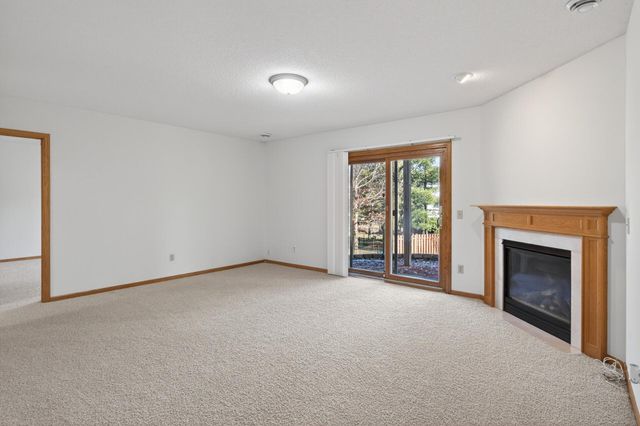 2970 Western Avenue N, Roseville, MN 55113