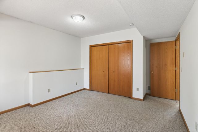 2970 Western Avenue N, Roseville, MN 55113