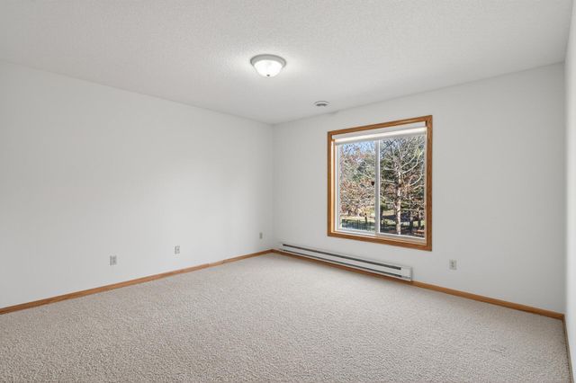 2970 Western Avenue N, Roseville, MN 55113