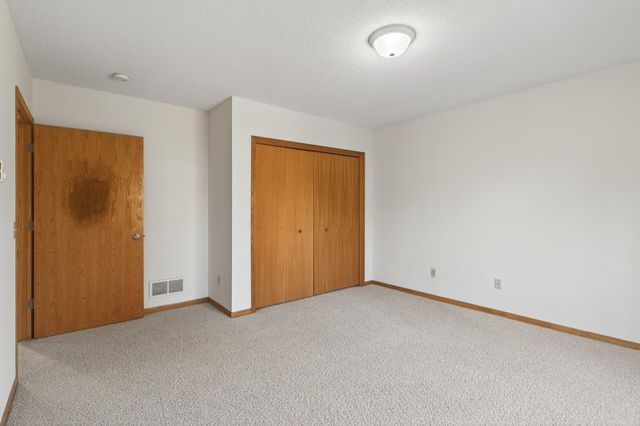 2970 Western Avenue N, Roseville, MN 55113