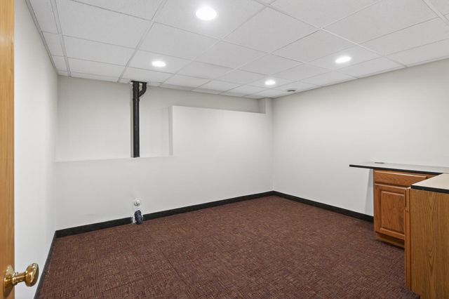 2970 Western Avenue N, Roseville, MN 55113