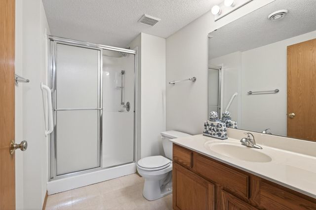 2970 Western Avenue N, Roseville, MN 55113