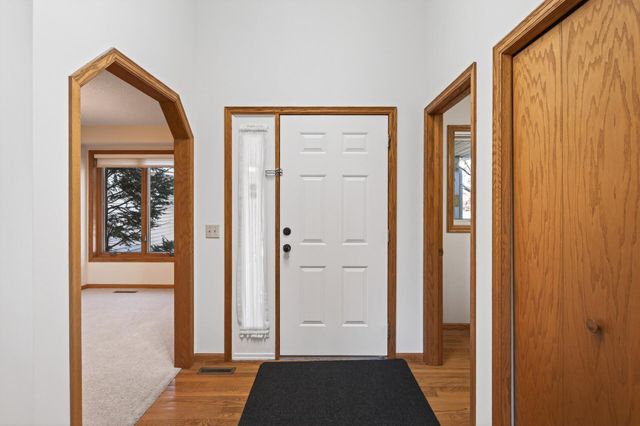 2970 Western Avenue N, Roseville, MN 55113