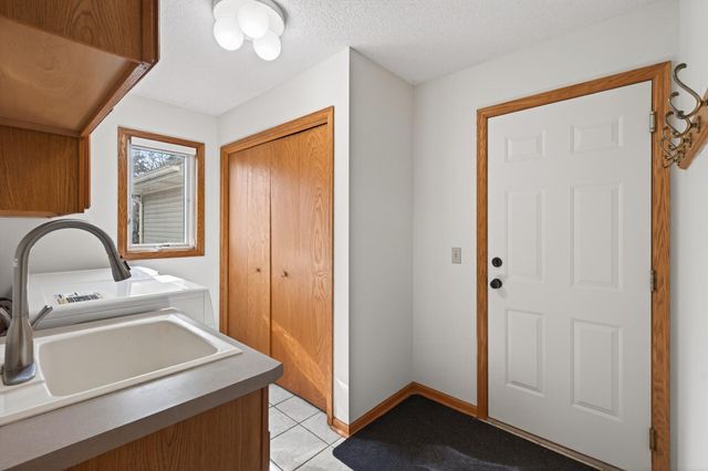 2970 Western Avenue N, Roseville, MN 55113