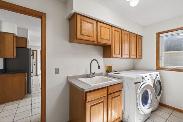 2970 Western Avenue N, Roseville, MN 55113