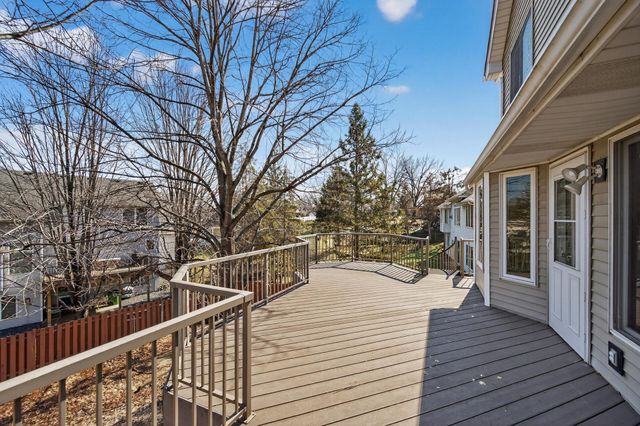 2970 Western Avenue N, Roseville, MN 55113