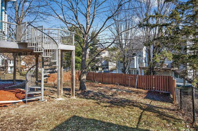 2970 Western Avenue N, Roseville, MN 55113